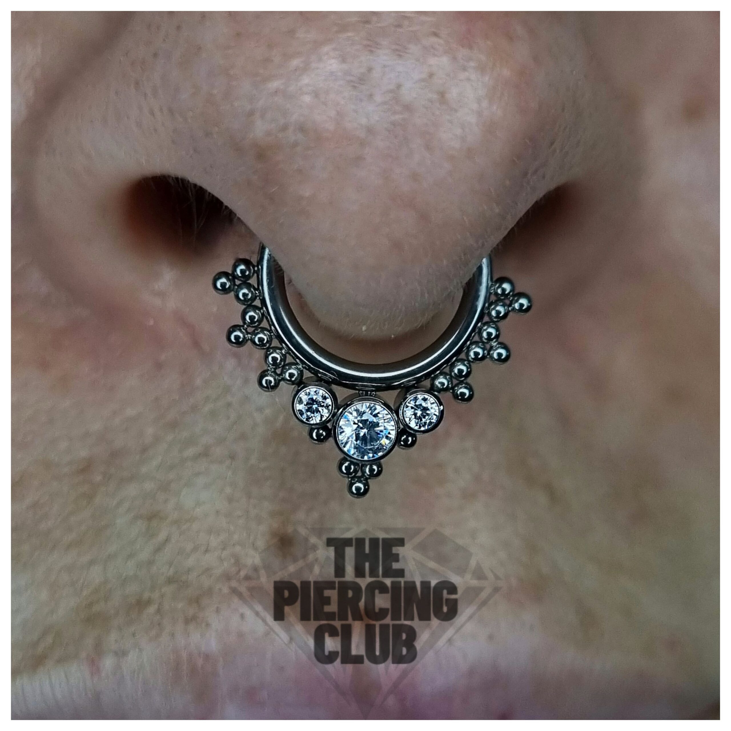 Septum Piercing
CLICKER JUPITER